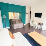 Bright Studio With Stunning Open View Paris 16, Dauphine University