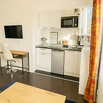 Bright Studio With Stunning Open View Paris 16, Dauphine University