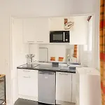 Bright Studio With Stunning Open View Paris 16, Dauphine University