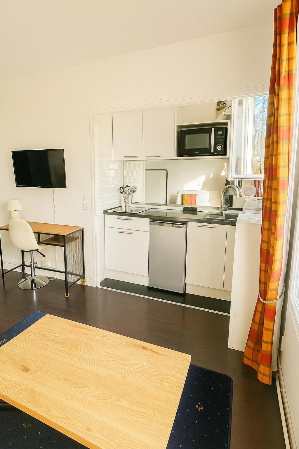 Bright With Stunning Open View 16, Dauphine * Paris
